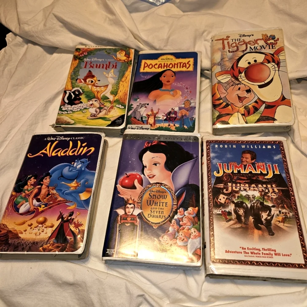 Vintage Disney VHS Collection Bambi Pocahontas‎ Aladdin Etc..